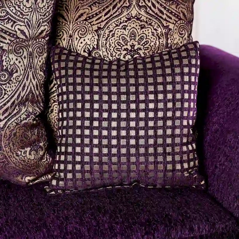 Divanetto Grendel tradizionale in ciniglia viola con braccioli arrotolati di Furniture of America