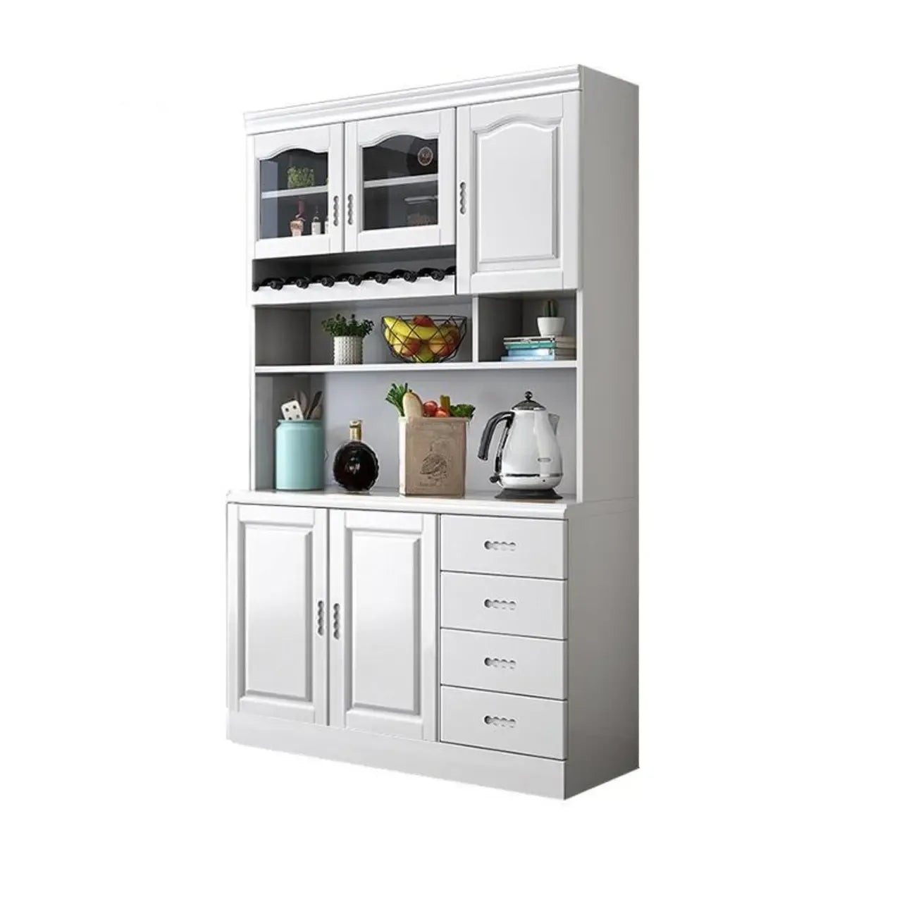 Cucina in legno, credenza bianca, portabottiglie integrato