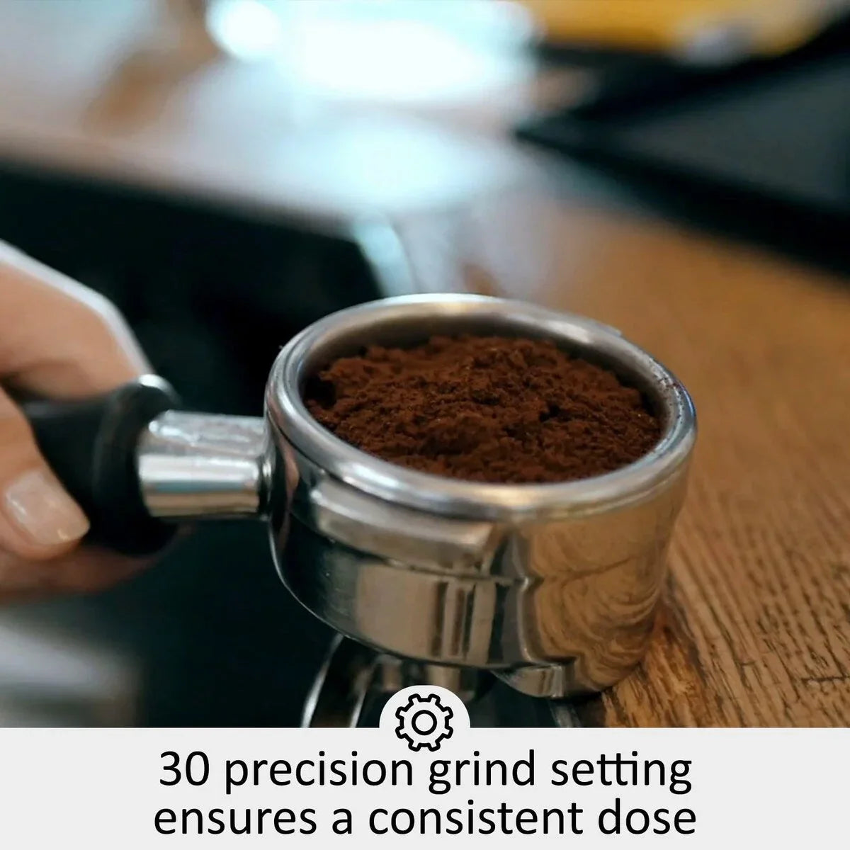 Macchina da caffè espresso, con macinacaffè, serbatoio dell'acqua da 2,8 L