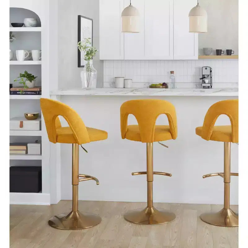 Set di 2 sgabelli da bar Ava regolabili in tessuto oro/giallo