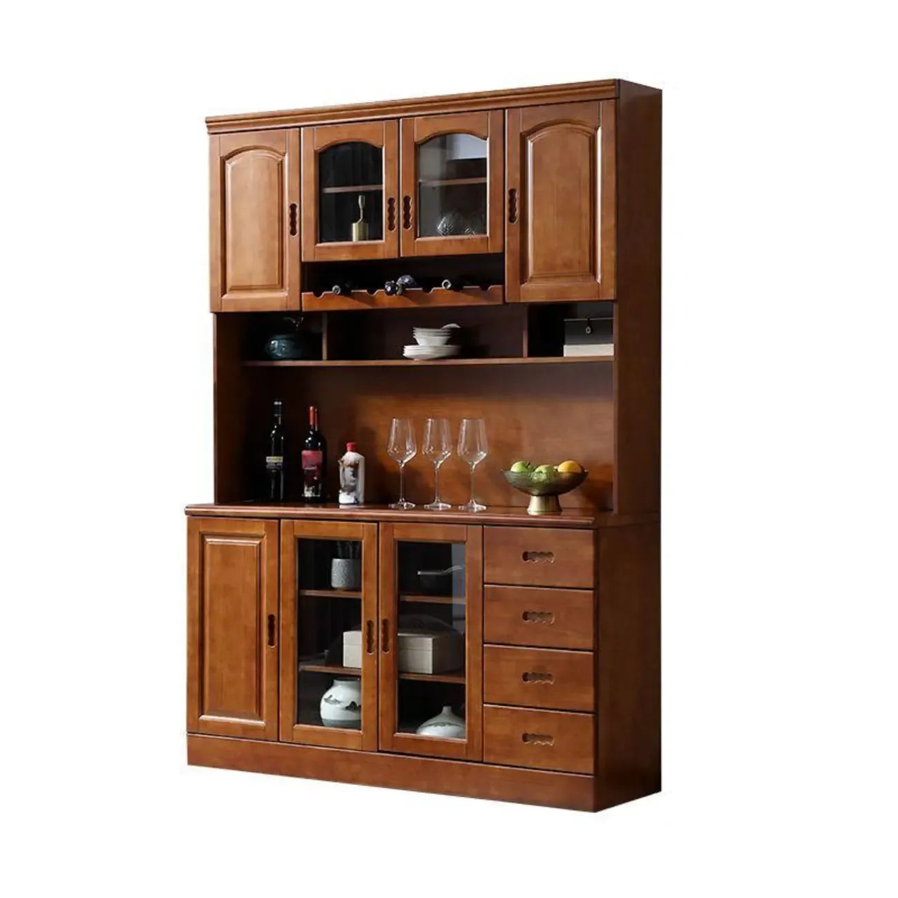 Cucina in legno, credenza bianca, portabottiglie integrato