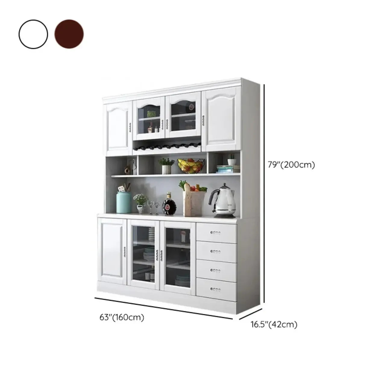 Cucina in legno, credenza bianca, portabottiglie integrato