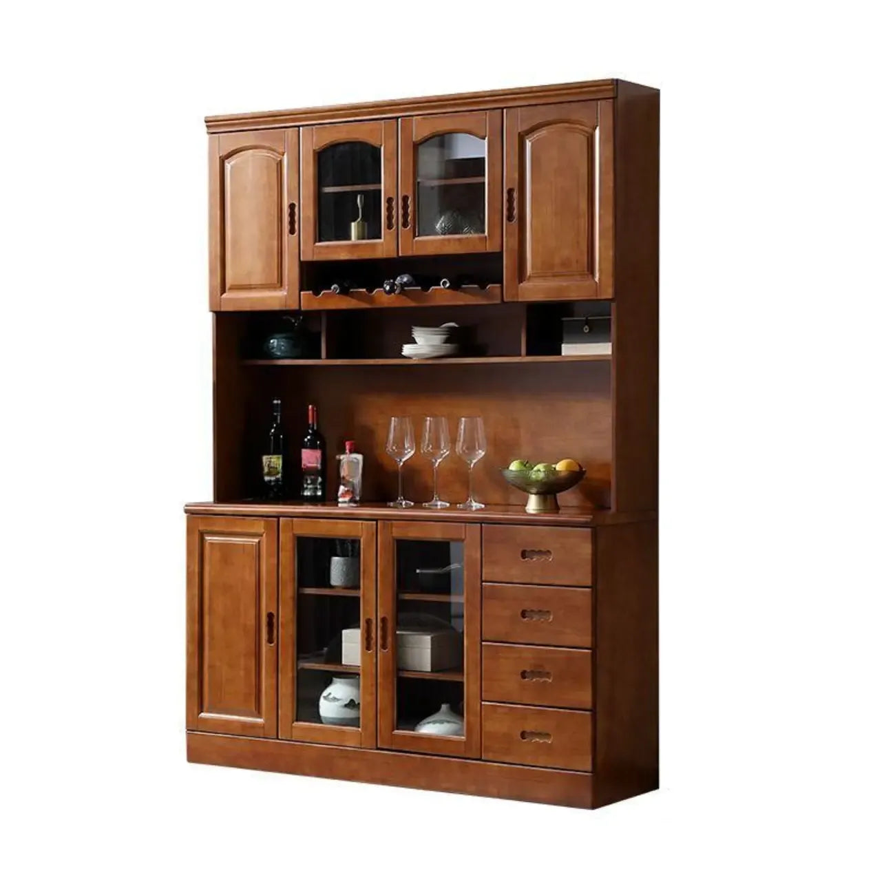 Cucina in legno, credenza bianca, portabottiglie integrato