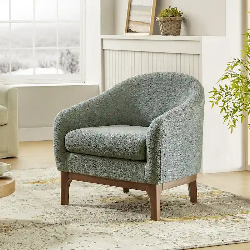 Poltrona a botte Augus Modern Boucle con gambe in legno massello di HULALA HOME