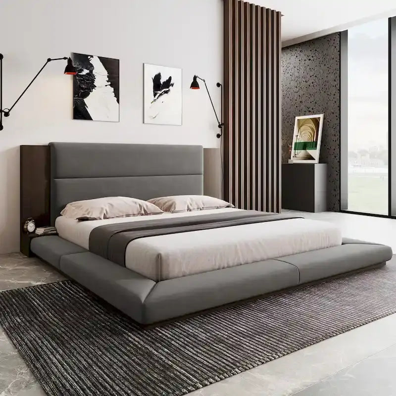 Letto imbottito King Gray Floor a basso profilo con testiera estesa in legno, mensole comodino integrate