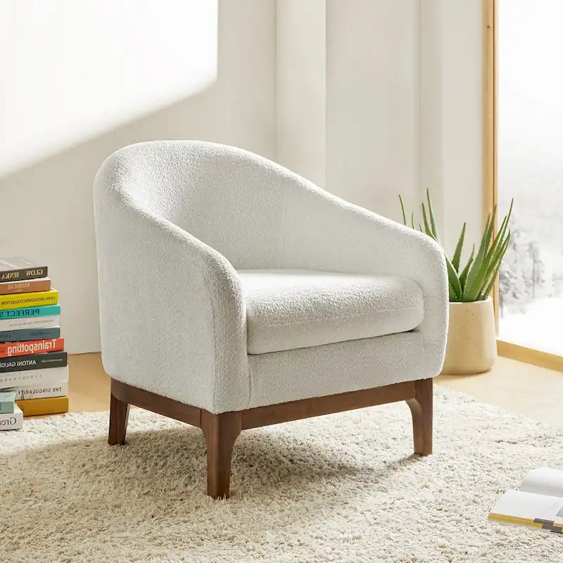 Poltrona a botte Augus Modern Boucle con gambe in legno massello di HULALA HOME