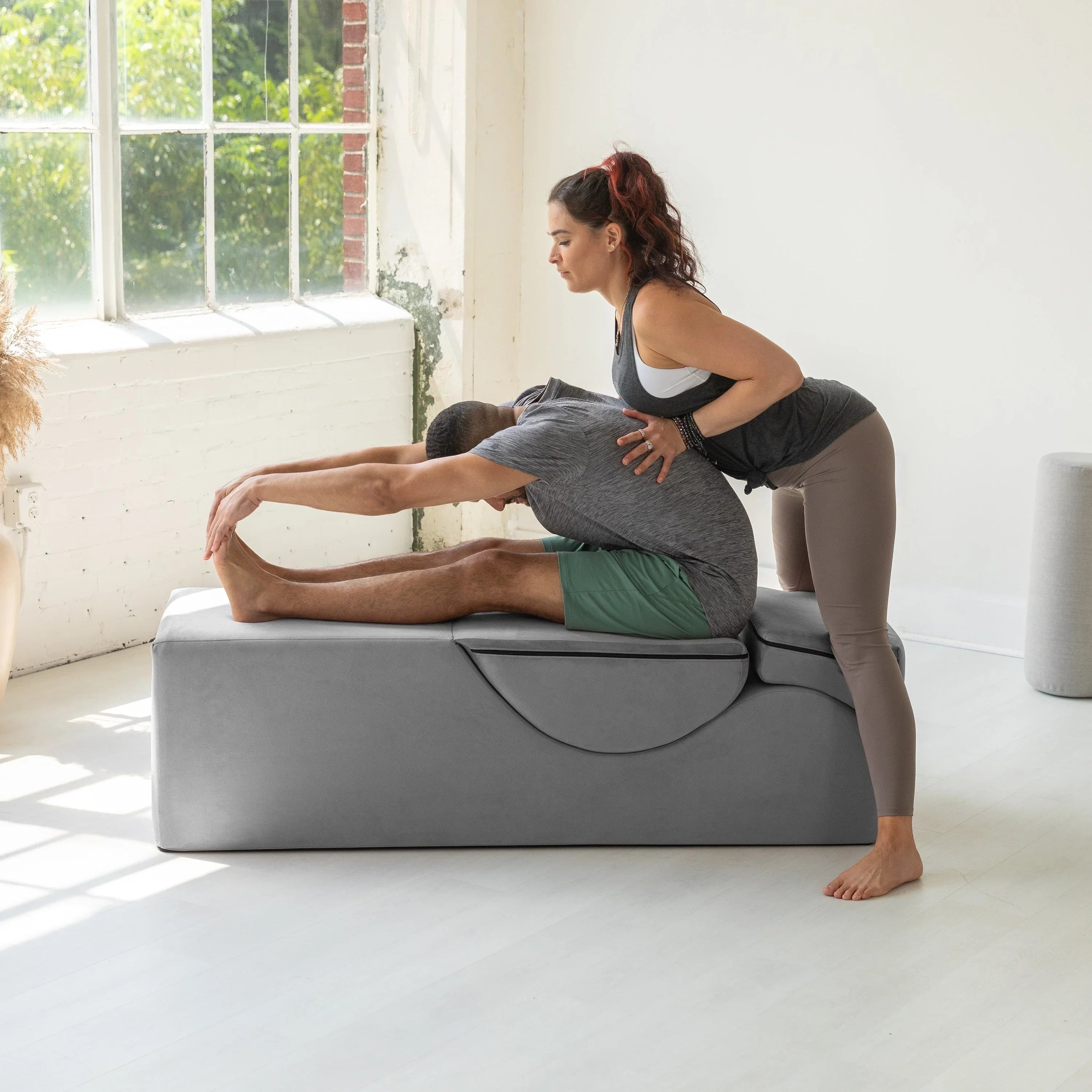 Avana Kami Chaise convertibile / Yoga e Massaggio - Pouf 2 in 1 con sedia a sdraio yoga pieghevole a scomparsa, Microvelvet - N/D
