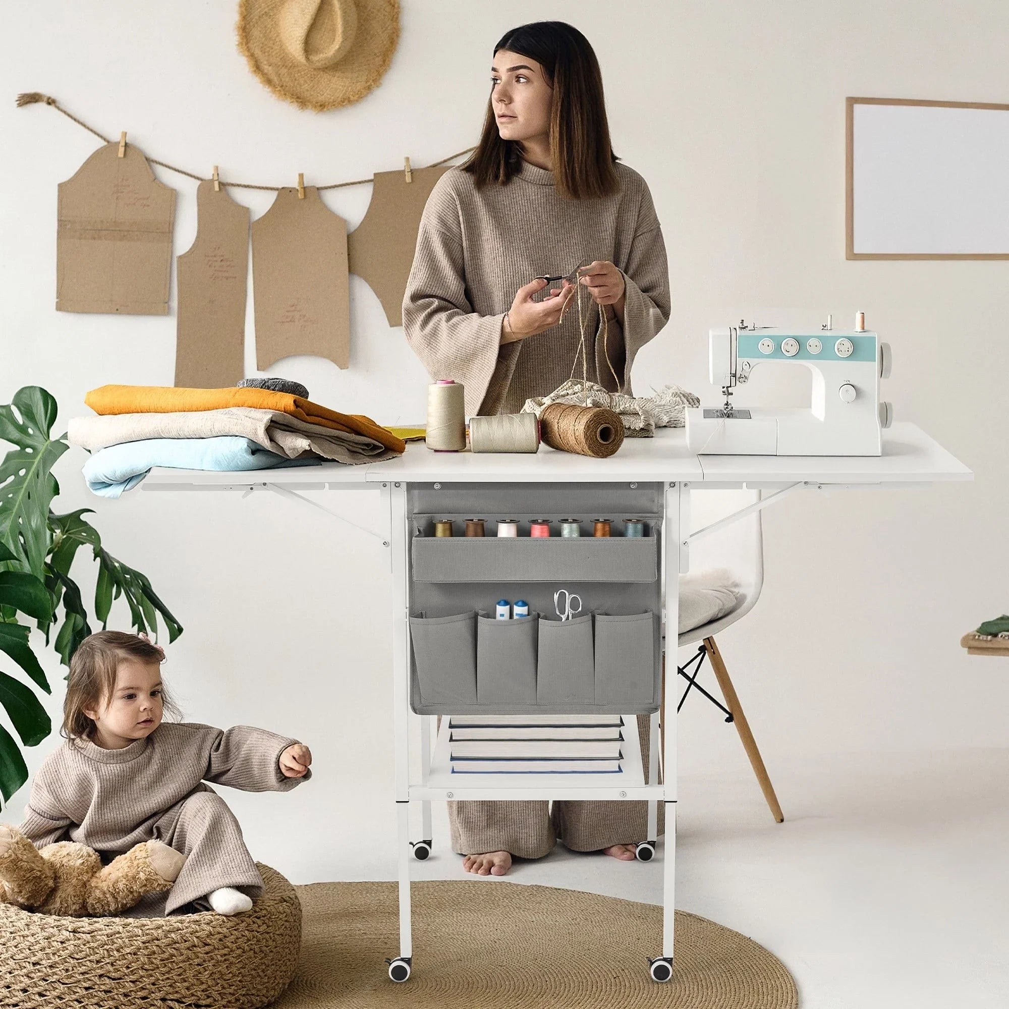 Tavolo Artigianale Regolabile in Altezza con Ripiani Portaoggetti, Tavolo da Taglio Pieghevole Mobile per Ufficio Domestico, Sala da Cucito, Stanza per Hobby