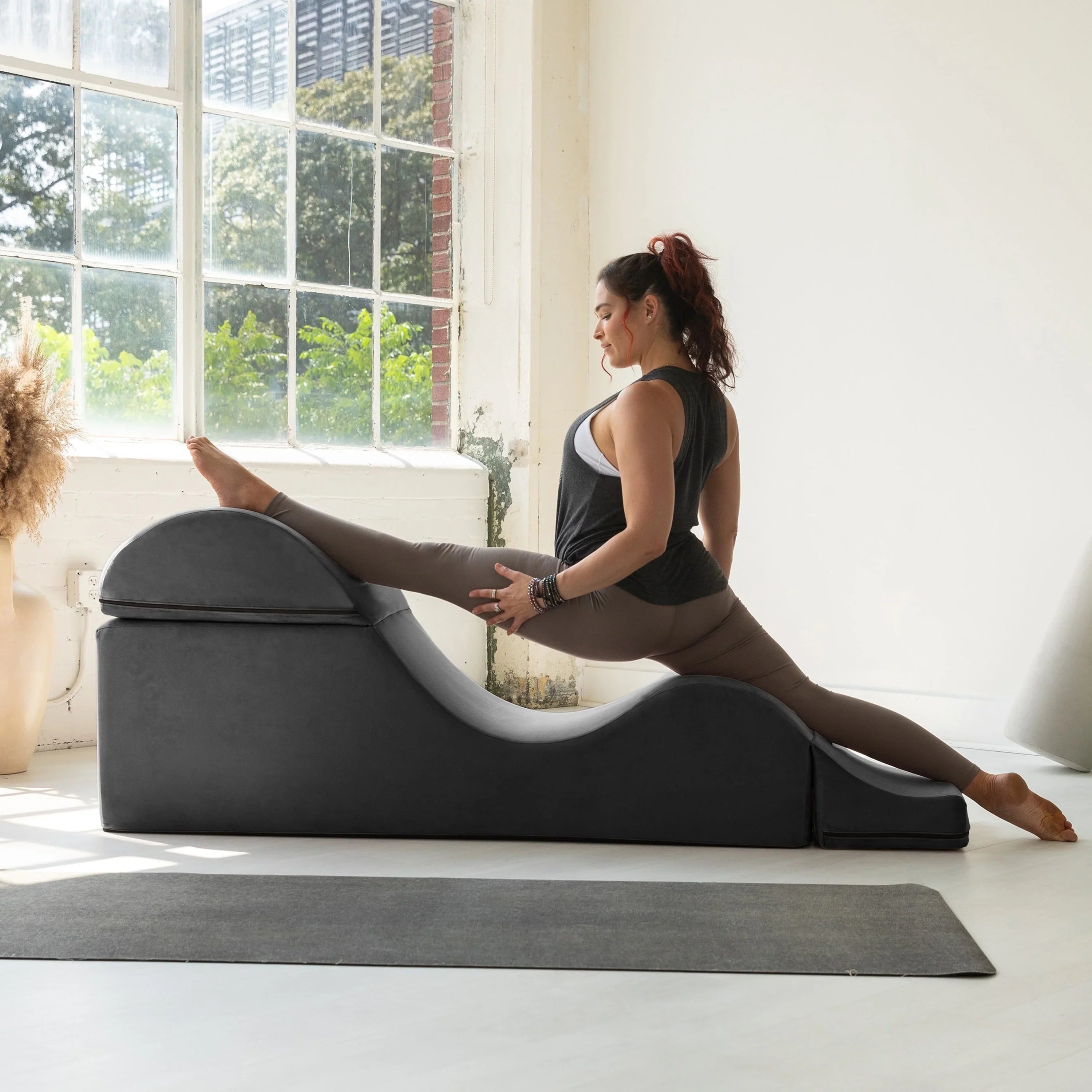 Avana Kami Chaise convertibile / Yoga e Massaggio - Pouf 2 in 1 con sedia a sdraio yoga pieghevole a scomparsa, Microvelvet - N/D