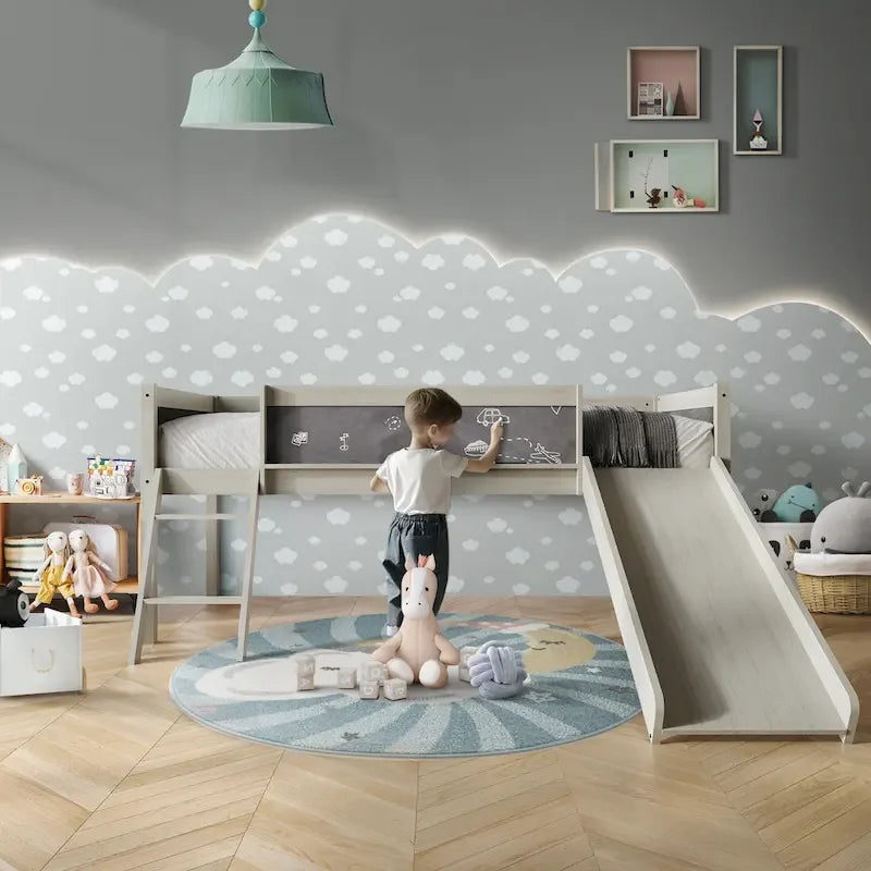 Letto a soppalco basso classico singolo CraftPorch con lavagna, scivolo e scaletta