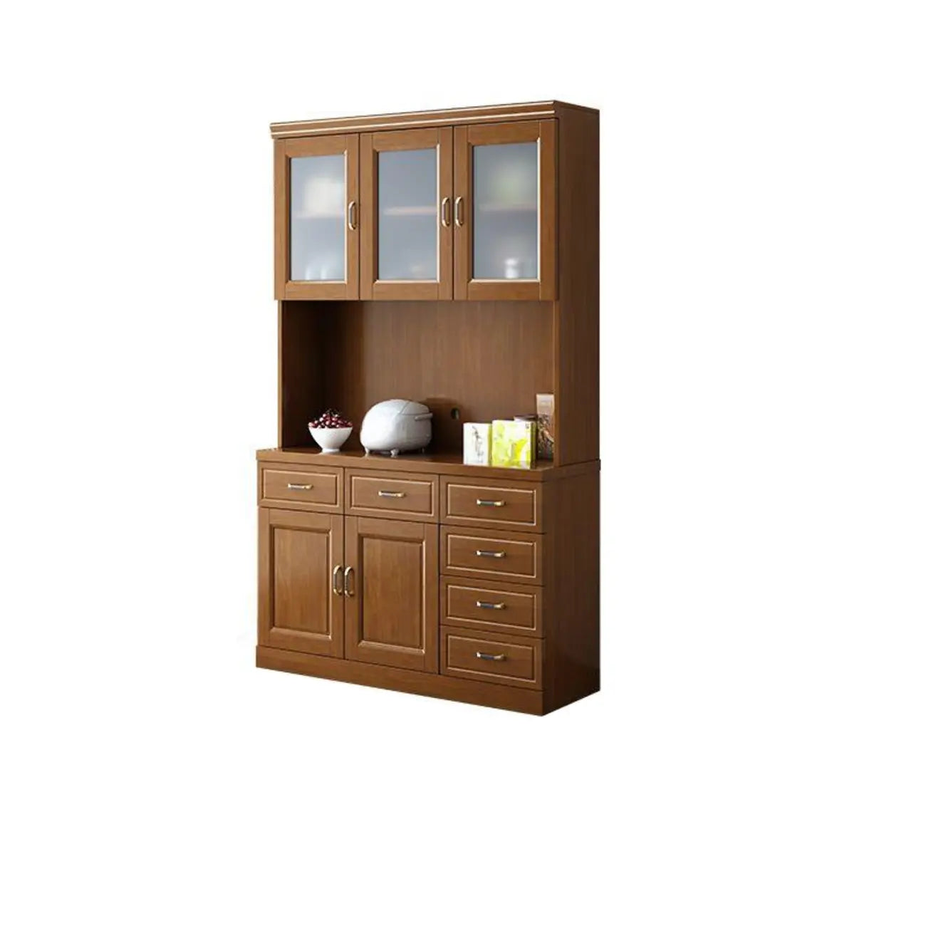 Cucina in legno, credenza bianca, portabottiglie integrato