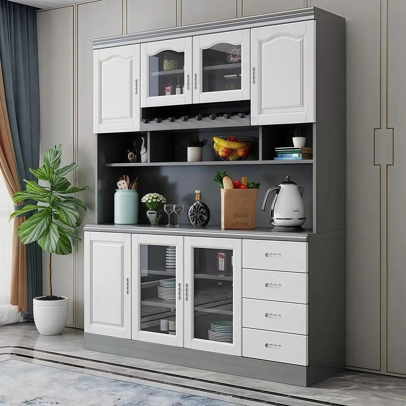 Cucina in legno, credenza bianca, portabottiglie integrato